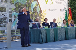 Lucas Domnguez distinguido como Presidente de honor del Colegio de Veterinarios de Madrid 